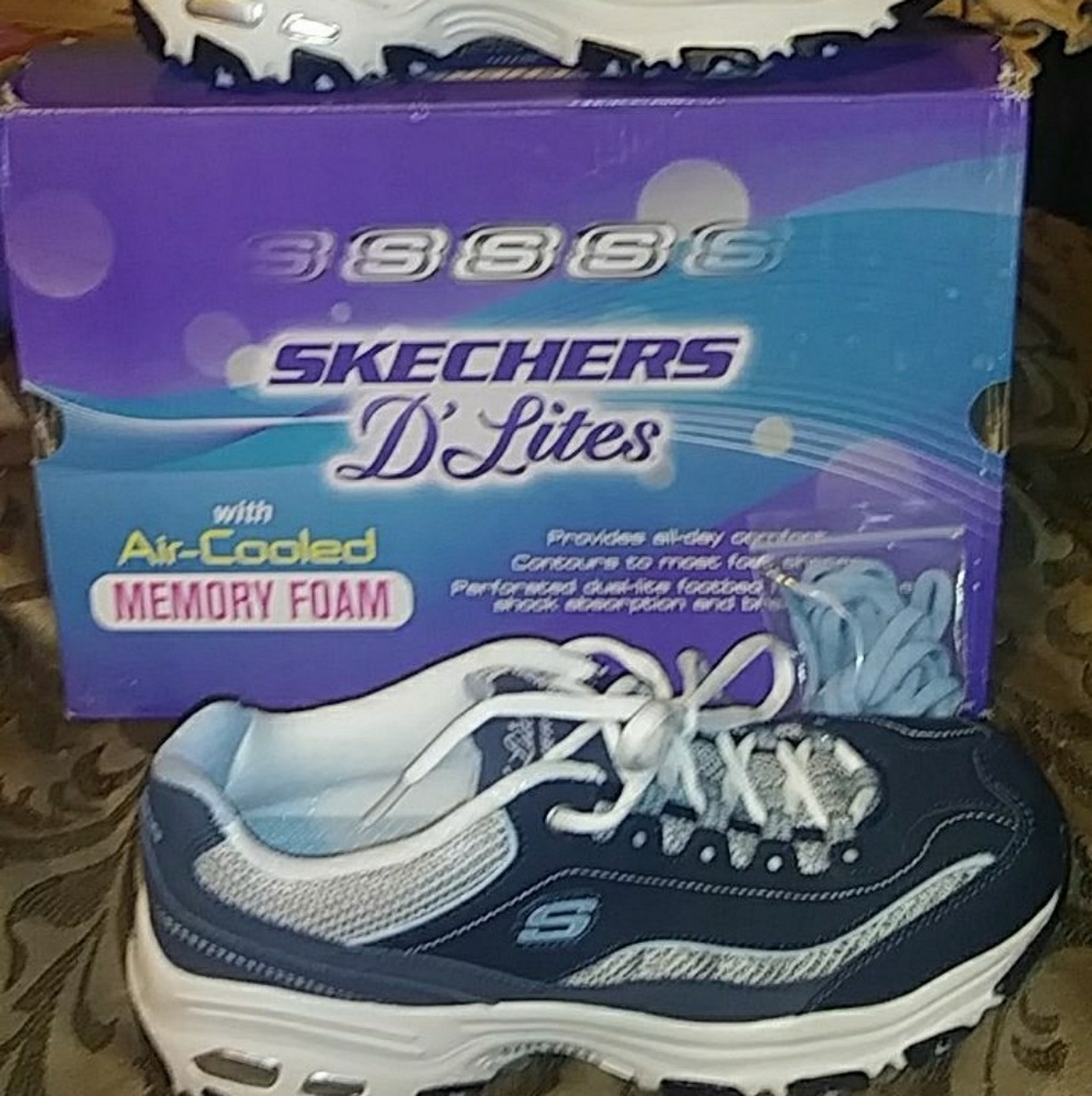 New Skechers size 9 Air cooled memory foam